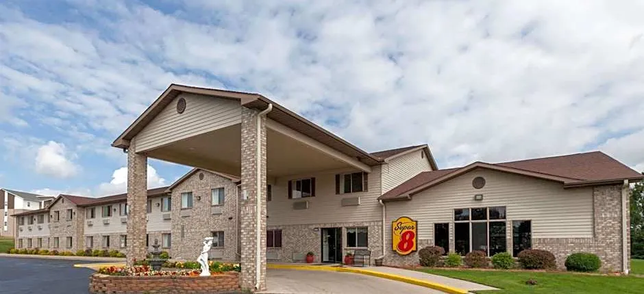 Super 8 by Wyndham Big Rapids