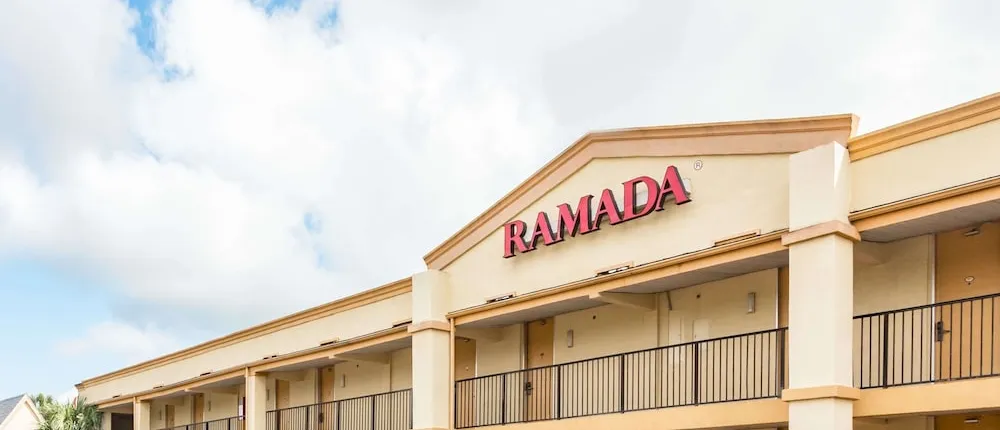 Howard Johnson By Wyndham Lake City