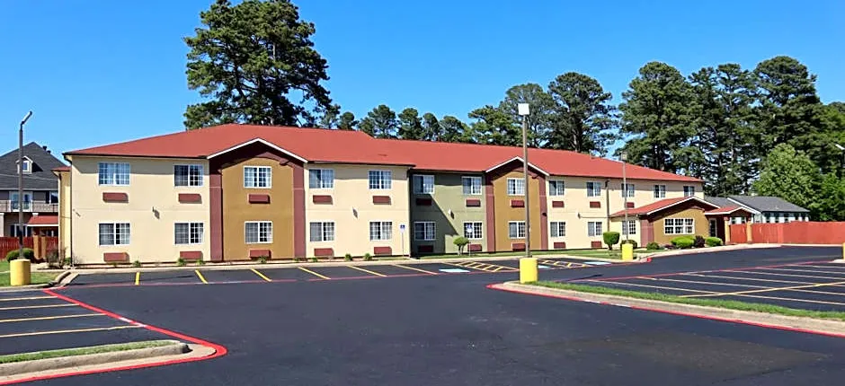 HomeTown Inn & Suites
