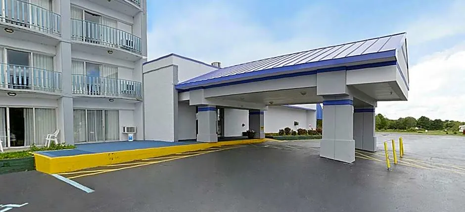 Howard Johnson by Wyndham Benton Harbor