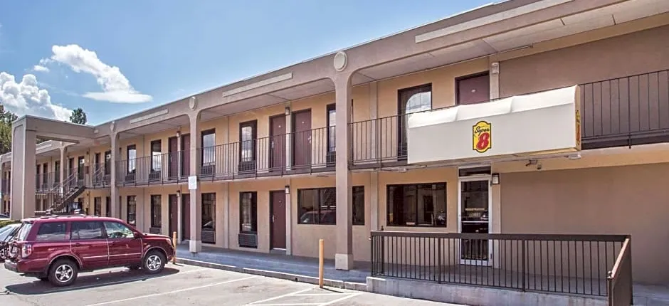 Super 8 by Wyndham Camp Springs/Andrews AFB DC Area