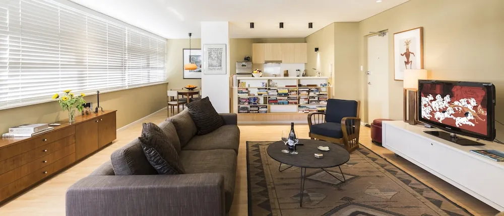 Spacious 1 Bedroom Apt Close to Green Square & Pool