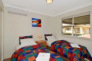 Lakeside Holiday Apartments