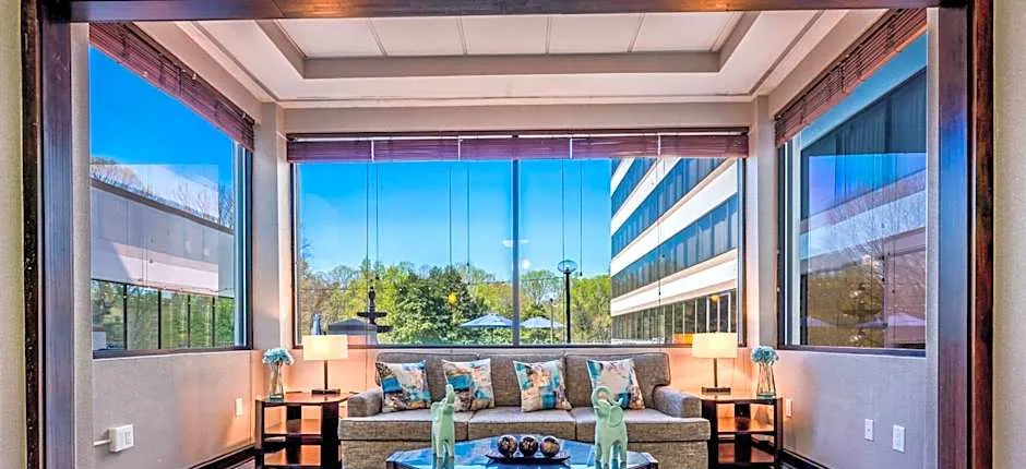 DoubleTree by Hilton South Charlotte Tyvola