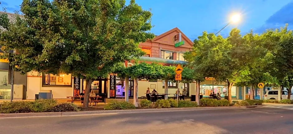Broadway Hotel