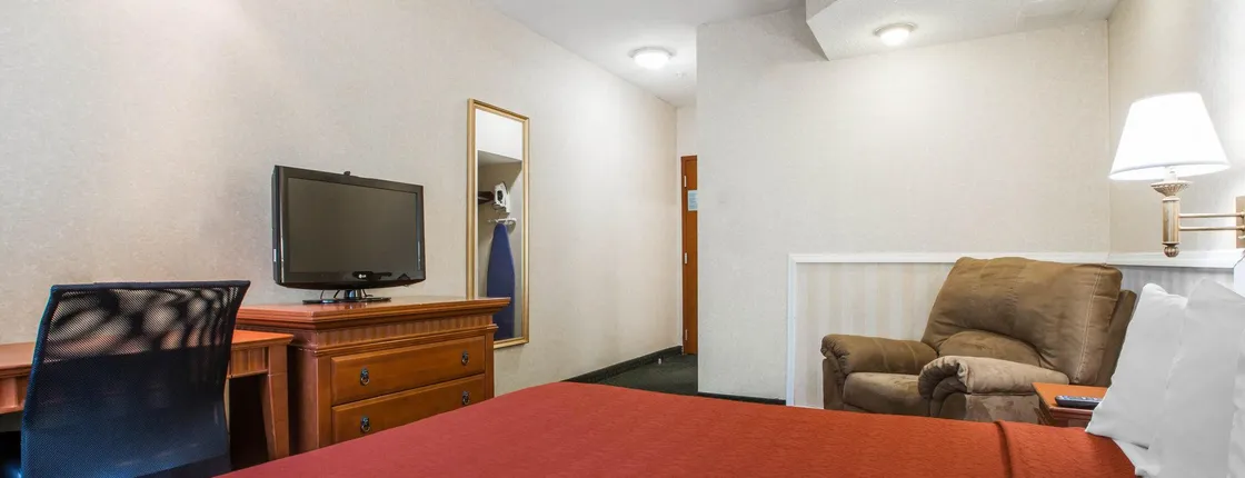 Econo Lodge Glens Falls / Lake George