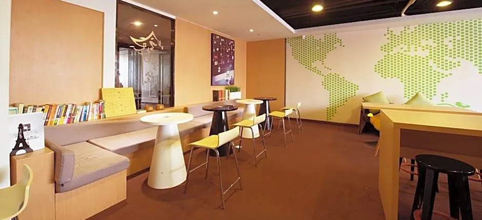 IU Hotel Hezhou Bus Terminal