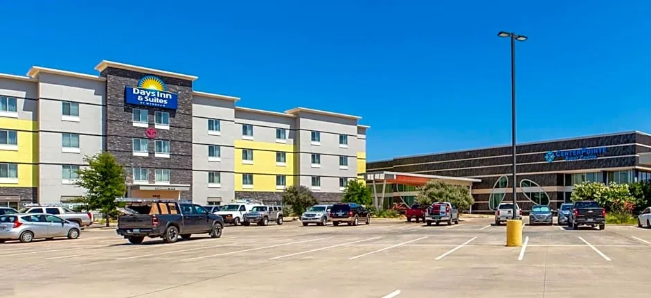 Days Inn & Suites by Wyndham Lubbock Medical Center