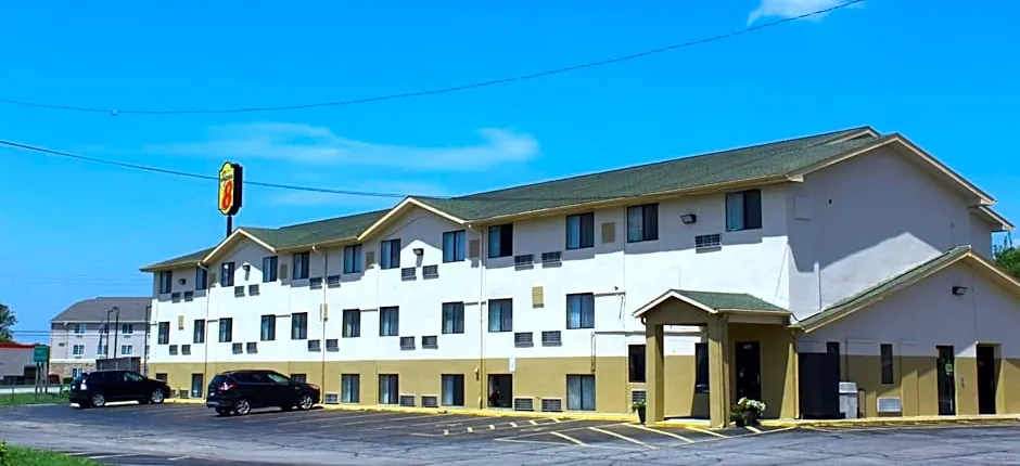 Super 8 by Wyndham Topeka/Wanamaker RD/I-70