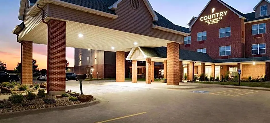 Country Inn & Suites by Radisson, Coralville, IA