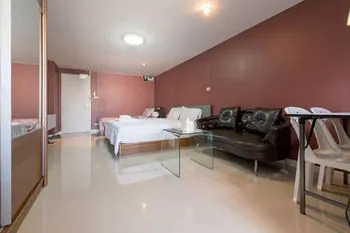 Bangkok Room by City Court Condo