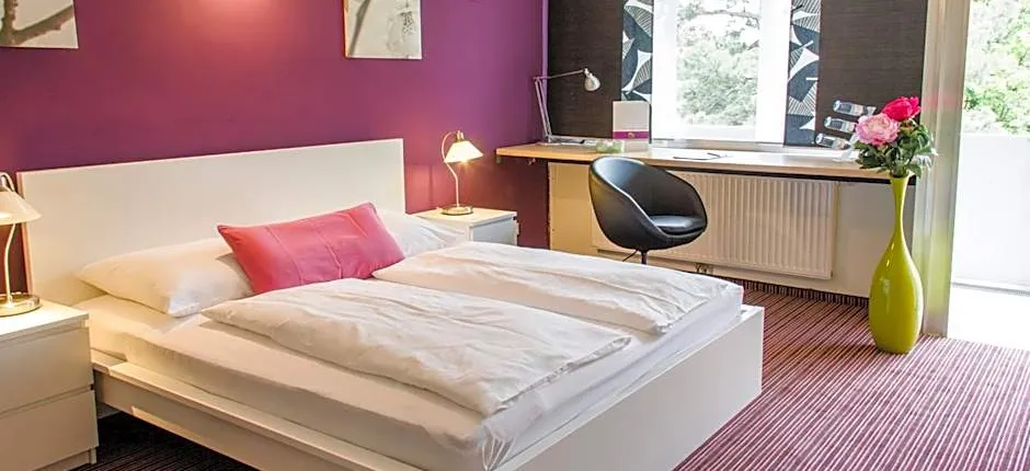 College Garden Hotel