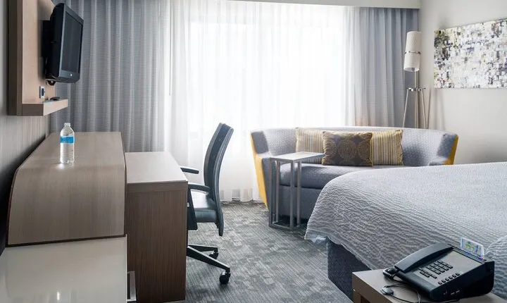 Courtyard by Marriott Cleveland Airport North