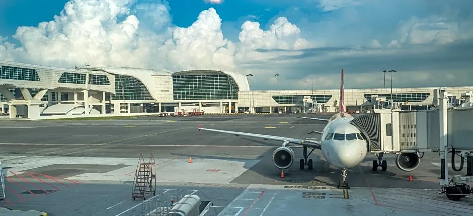 Fabhotel Prime Arch Plaza