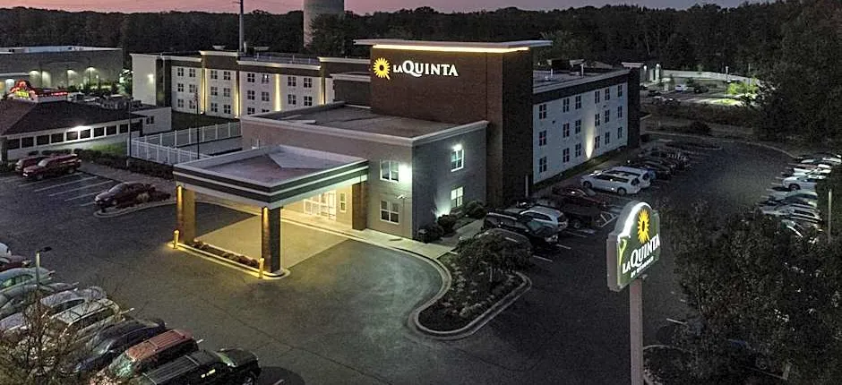 La Quinta Inn & Suites by Wyndham Lexington Park