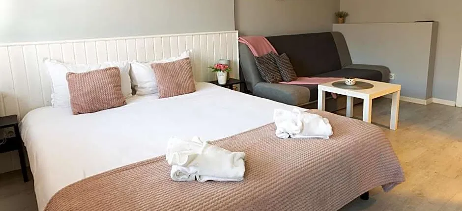 La Piazza Hotel