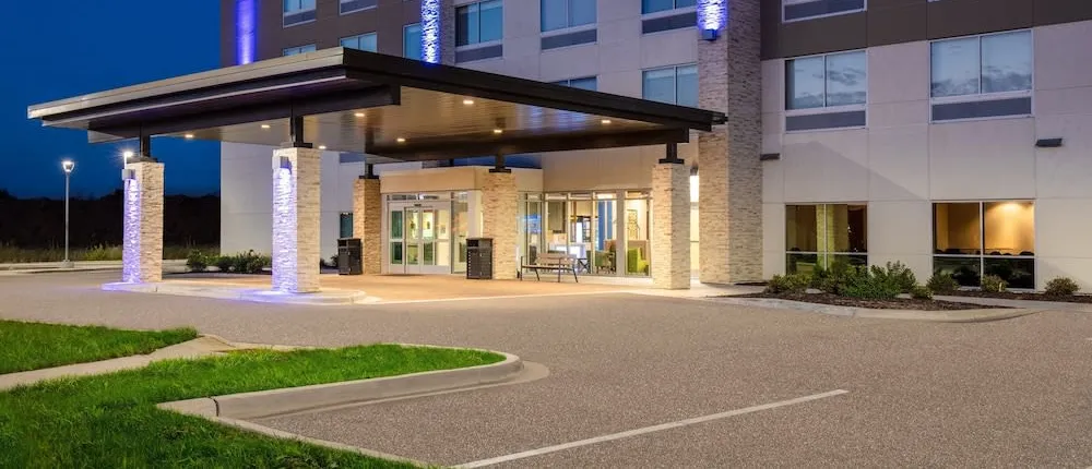 Holiday Inn Express & Suites Beloit