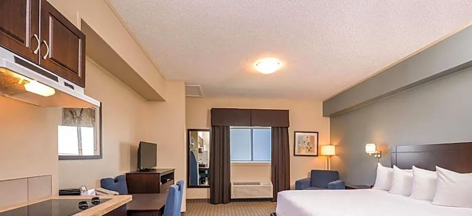 Kindersley All Suites Hotel