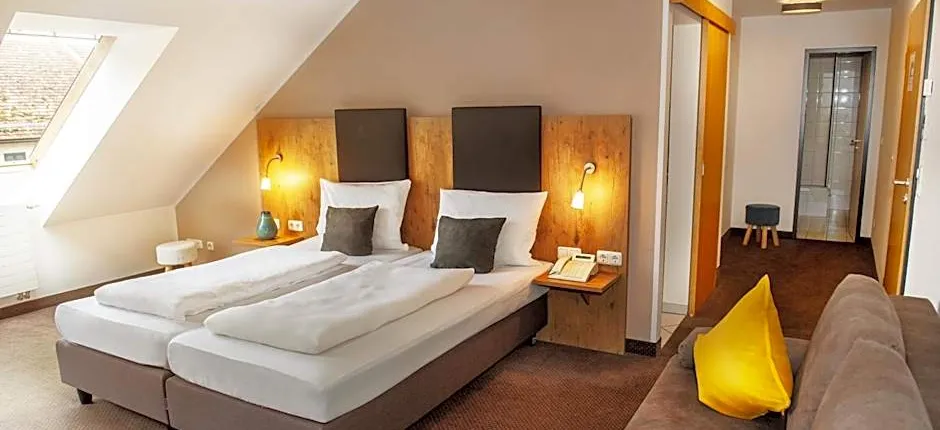 Hotel am Hachinger Bach by Blattl