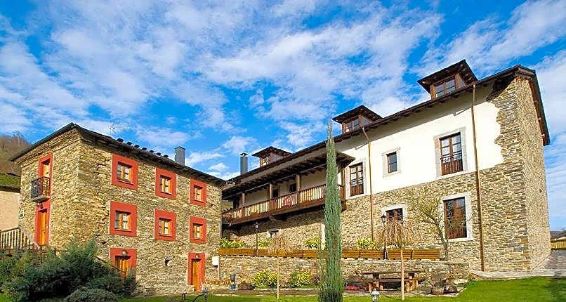 Hotel y apartamentos rurales L'Anceo