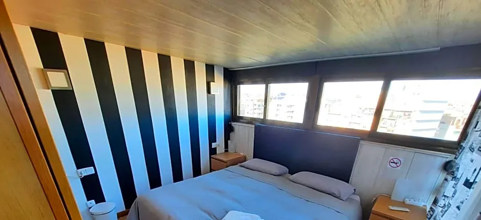 Habitación ático muy luminosa con baño y terraza