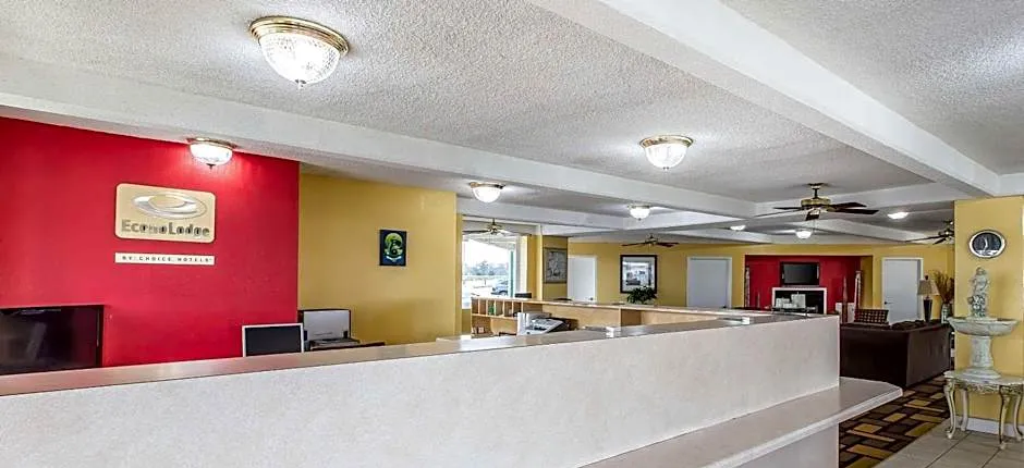 Econo Lodge Byron near Historic District - Warner Robins