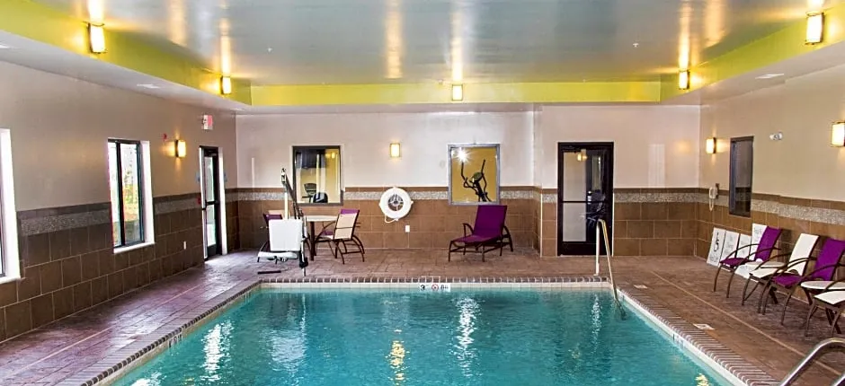 Holiday Inn Express and Suites Sikeston By IHG