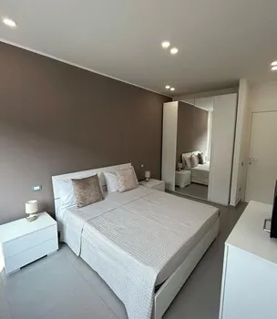 Bayaya Napoli, Naples