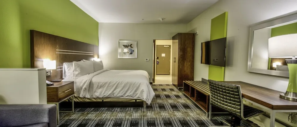Holiday Inn Express & Suites Dallas NW - Farmers Branch, an IHG Hotel