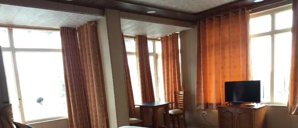 Crystal LakeView Homestay