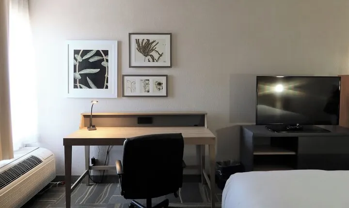 GreenTree Inn & Suites Phoenix Sky Harbor