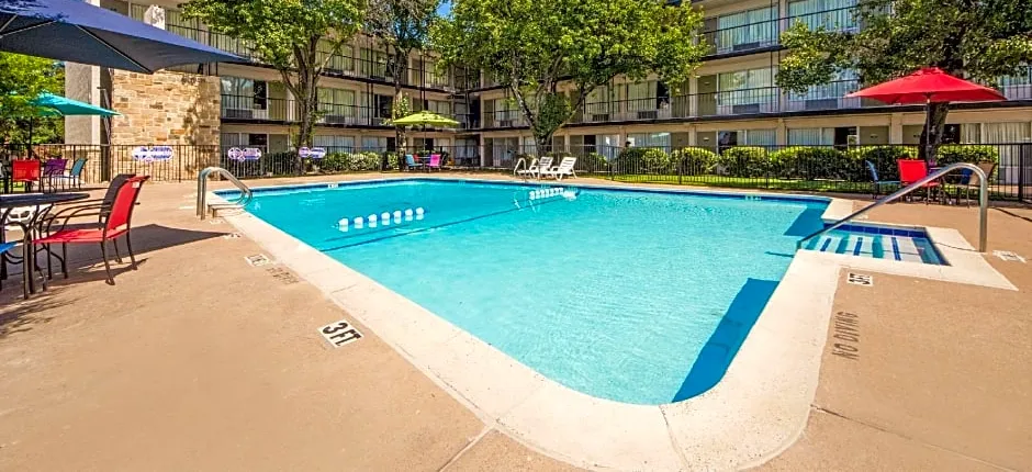 Econo Lodge Airport I-35 North