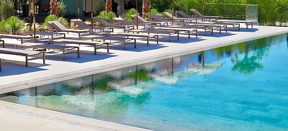 Molum Hotel & Residences