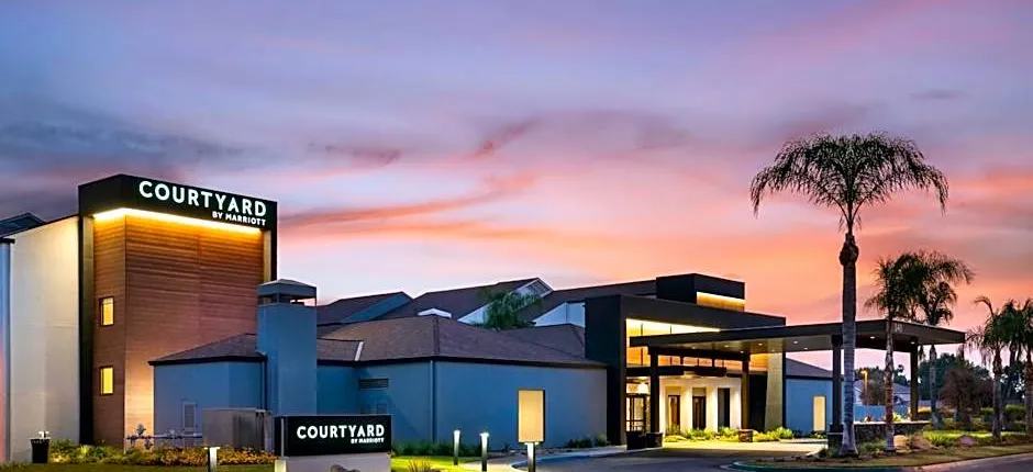 Courtyard by Marriott Fresno