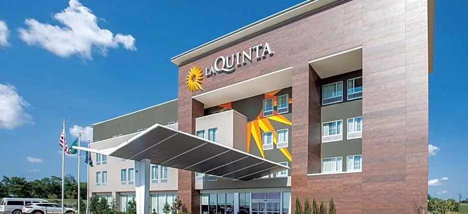 La Quinta Inn & Suites by Wyndham Tulsa Broken Arrow