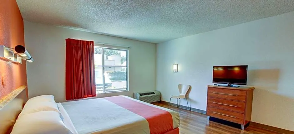 Motel 6-Santa Ana, CA - Irvine - Orange County Airport