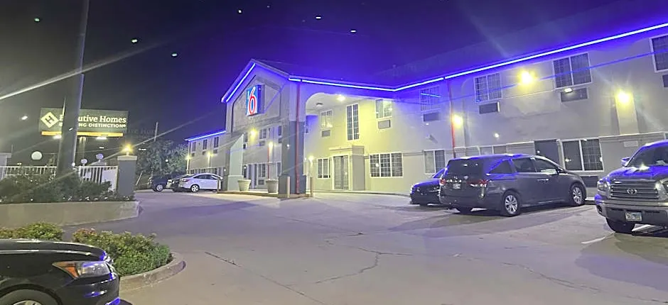 Motel 6 Tulsa, OK Airport