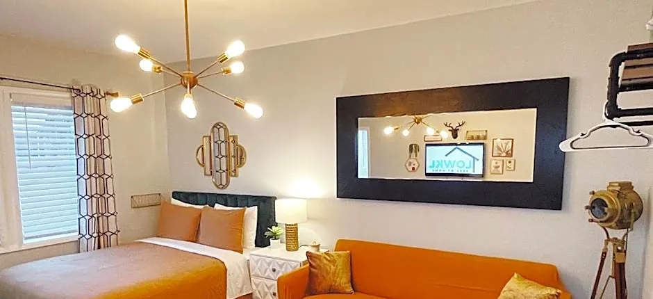 Nine20 Collins Apartments by Lowkl