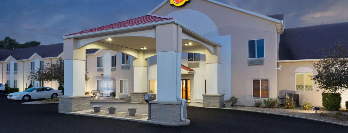 Super 8 By Wyndham Cloverdale In