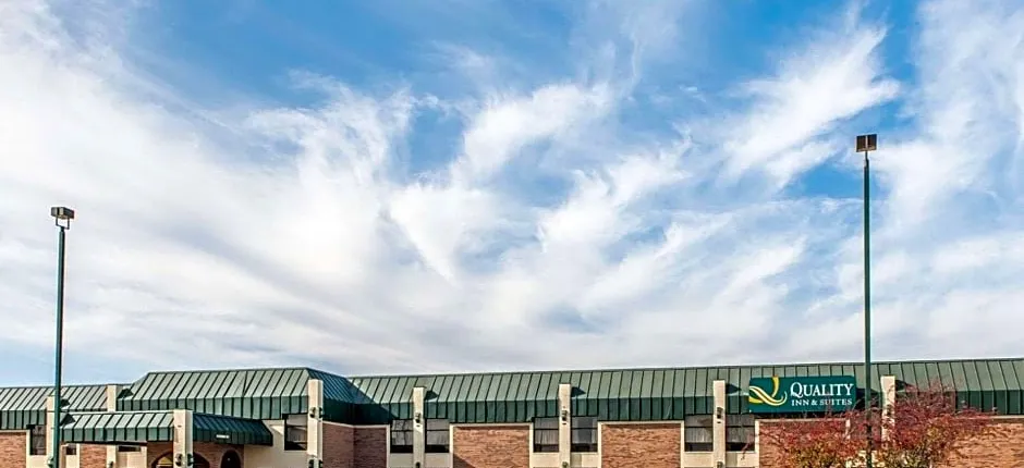 Quality Inn & Suites Shelbyville I-74