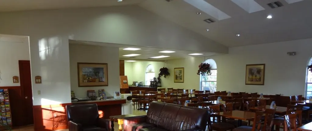 Econo Lodge Airport at RJ Stadium