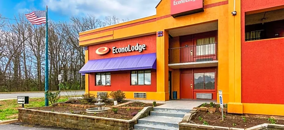 Econo Lodge Airport near Billy Graham Parkway