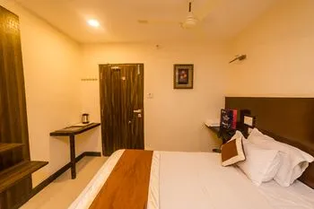 OYO 8325 Shree Square