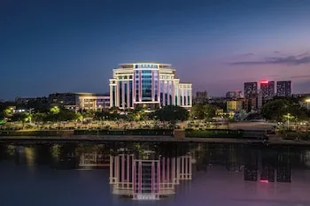 Guangzhou Elegant International Hotel Panyu Square Metro Station Branch - Free Shuttle Bus to Canton Fair Complex During Canton Fair Period & Free Deliver Service to Guangzhou Baiyun International Airport, Guangzhou