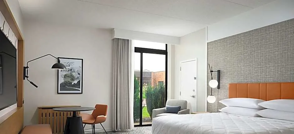 Sheraton Grand Rapids Airport Hotel