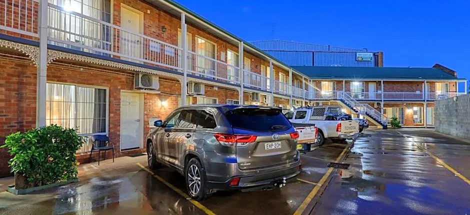 Hamilton Henry Parkes Motor Inn