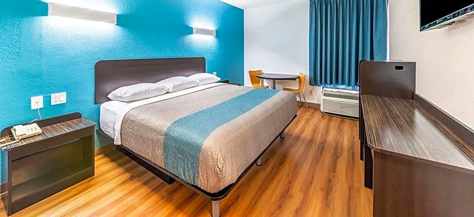 Motel 6 Lewisville, TX - Medical City