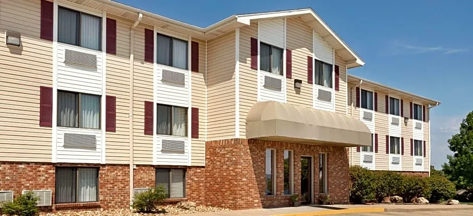 Travelodge by Wyndham Jefferson City
