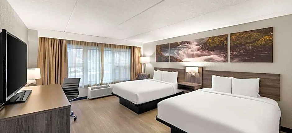 Clarion Pointe Rhinelander Downtown