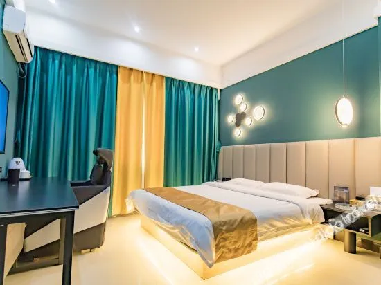 Qingzhu Luding online E-sports Hotel (Minzu East Road)